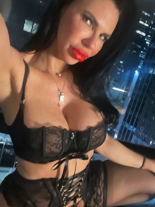 MILF before bed will help you sleep!😘  Join me on O-F for some fun, check my bio! https://t.co/GD4JF