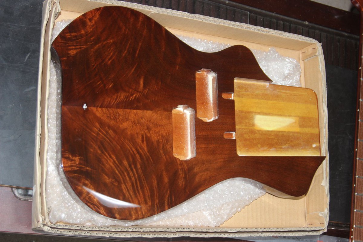vellmorguitars's tweet photo. VELLMOR　GRANDBOARD-DX（受注生産）
兵庫県のＫ様からご注文をいただき、
先日、納品させていただきました。
詳しい仕様は下��のサイトをご参照ください。
https://t.co/RZs4NEvHCx https://t.co/Sa3CxUUkwg