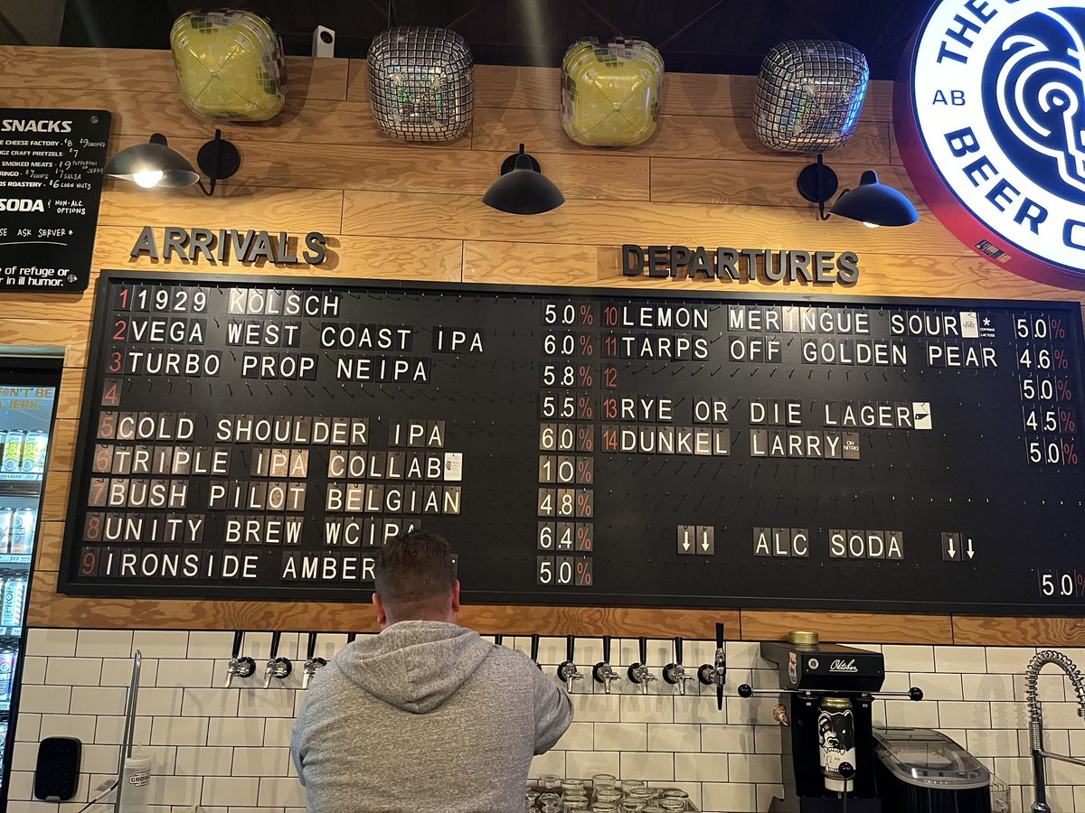 Good beers at <a href="/GrowleryBeer/">The Growlery Beer Co.</a> with <a href="/MebsyMagic/">MebsyMagic</a> #yegbeers