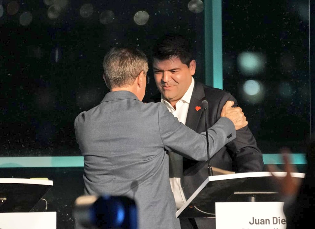 LuisFSuarezV's tweet photo. Hoy hacemos realidad el más poderoso proyecto de UNIDAD para CUIDAR A ANTIOQUIA. Logramos un acuerdo HISTÓRICO con @Juandiegogj y el partido @soyconservador para llegar UNIDOS y asegurar el triunfo este 29 de octubre. Con la confianza de nuestra gente, vamos a derrotar el populismo y el miedo. ¡VAMOS A GANAR!

EN VIVO: https://t.co/NJ44BiSzpd 

#TeleantioquiaEsLaElección
#LuisFernandoGobernador
#UnidosPorAntioquia