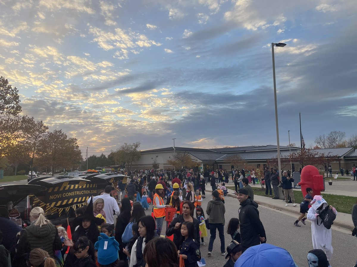Great fun for all at the Deerfield Trunk or Treat! Yep..that is a candy launcher!! #DFCares #novipride