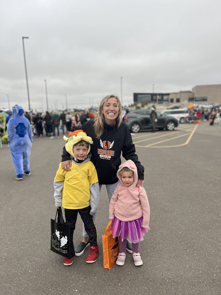 Lindsay Fox tweet media