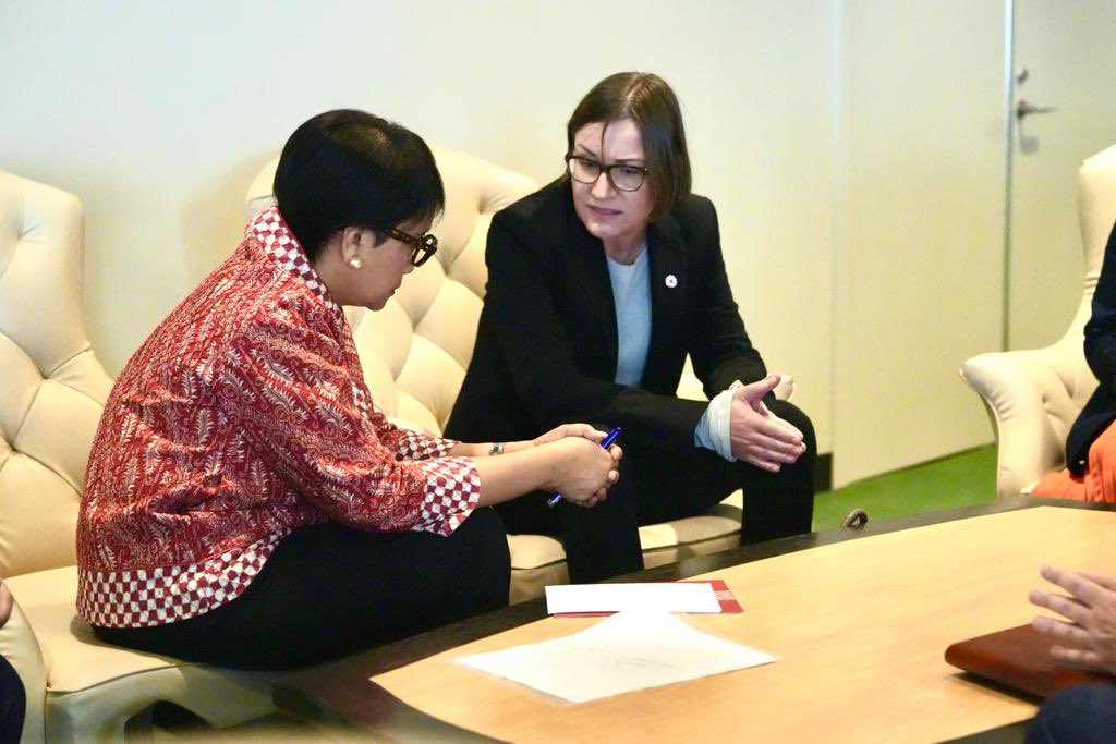 Menlu_RI's tweet photo. Productive discussion with @ICRCPresident (26/10) on the humanitarian situation in #Gaza, sustaining unimpeded aid delivery, &amp; efforts to evacuate citizens https://t.co/K19whm8PI5