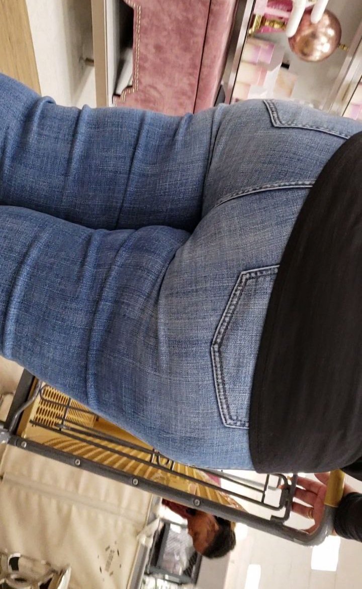 LilRipzta's tweet photo. Latina momma , should I take more like these ?

#candid #creepshot #latina #milf #jeans #pawg #bigass #ass #bbw https://t.co/iXTvcRsPcO