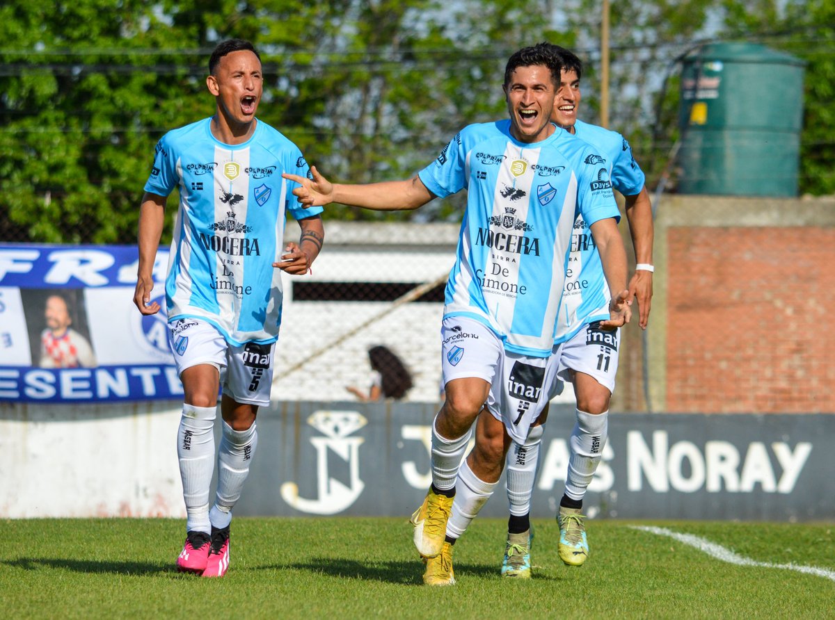 “No nos conformamos con haber llegado solo al reducido”

Así lo aseguró Juan Da Rosa, una de las figuras de Argentino de Quilmes, que jugará la revancha contra Acasusso este domingo por un lugar en la siguiente fase.

politicadelsur.com/nota/83402/no-…