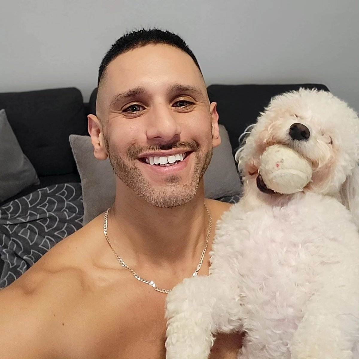 EFranco39's tweet photo. It's possible to love again after a fur baby passes.  Especially with a loveable silly one like this.  Don't be afraid to love again Especially when you have so much love to give. #Zoe #maltipoosofinstagram #maltipoo #dudeswithdogs https://t.co/VHBCZ6Z0IQ