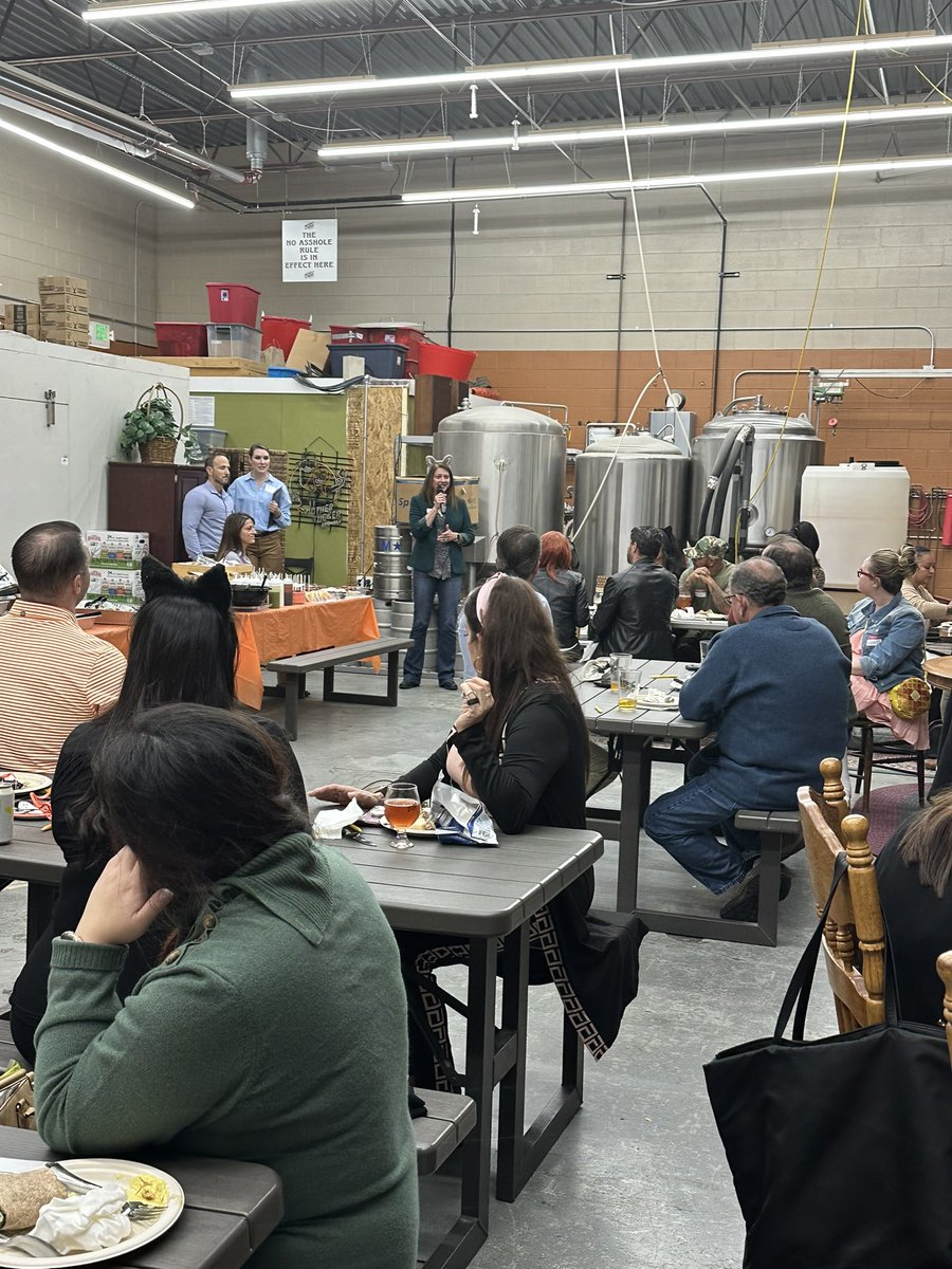 MayorJanKulmann's tweet photo. Our #Thornton business networking Halloween event celebrated our local businesses while also celebrating the completion of the construction on 120th Ave. Mother Tucker Brewery is another favorite hangout with great beverages and fun company!

#ProudMayor
#reelectmayorjankulmann https://t.co/YLxbIekeFt