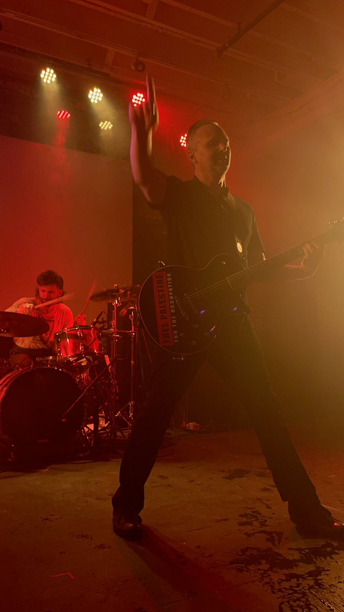 Drive five hours for this moment 🥲😭🥰🙏🏻🫠🎶🥳
Thanks @Eve6 🥲😭