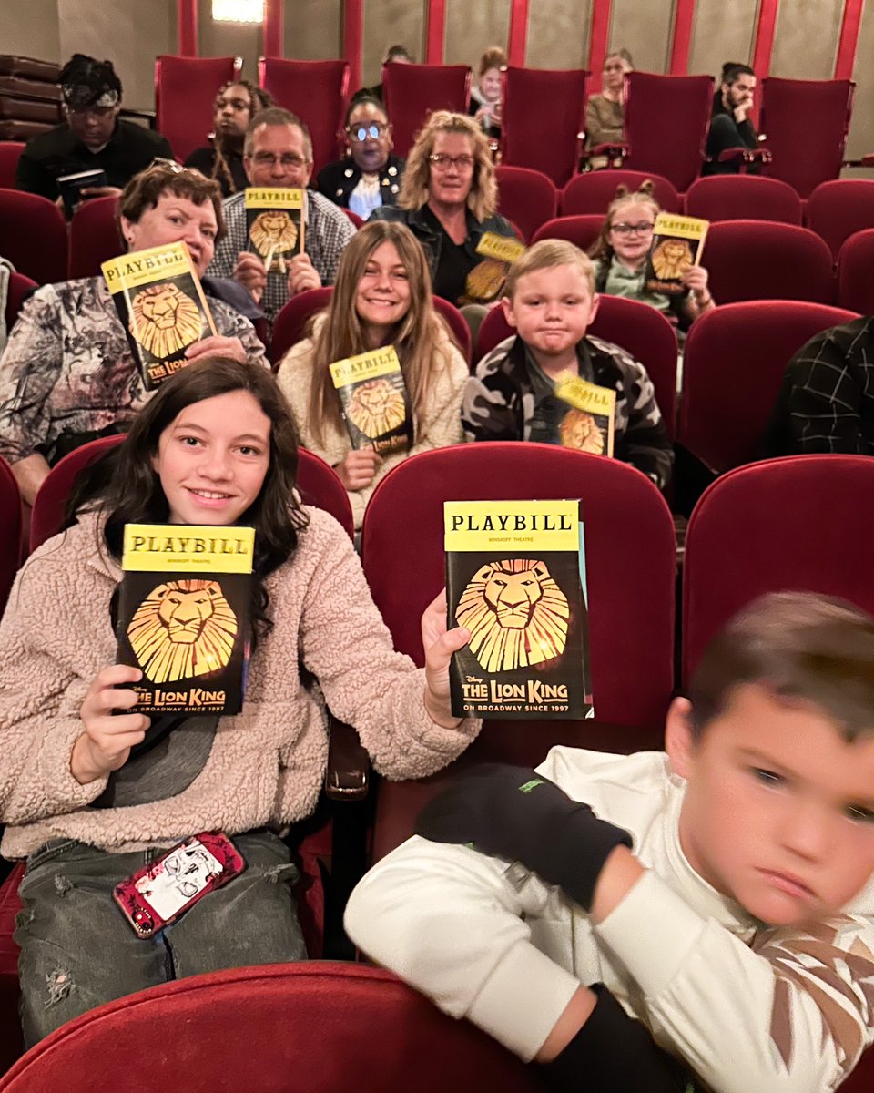 Best T-Minus EVER!!!! #bigsnlittlesfirstbroadwayshow #happiestauntieonearth #startemyoung