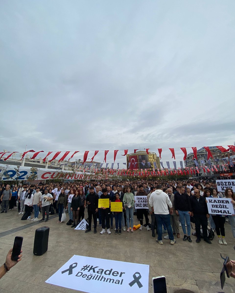 Bugün saat 17.00 da tekrardan buluşuyoruz. Olay en ince detayına kadar açıklanmadan , katiller cezasını almadan meydanları bırakmıyoruz !
<a href="/uniteroru/">üniversite inceleme</a>
@unibilgihat <a href="/solcugazete/">Solcu Gazete</a>  <a href="/taylanyildiz/">Dr. Taylan Yıldız</a> #kykyurdu #zerenertas #asansor #aydin