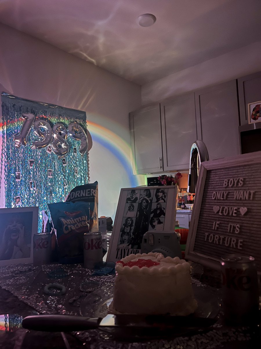 averysdaylight's tweet photo. our set up for the night 🩵 #1989TaylorsVersion @taylornation13 @taylorswift13 https://t.co/6sfmPWRw5i