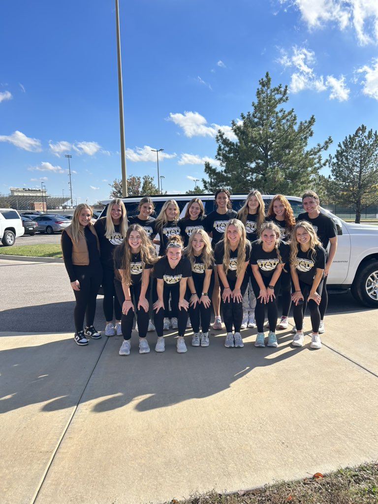 ACJaguarVB's tweet photo. Thank you USD 385 for an amazing send off today! We made some great memories and are ready to battle in the morning. See you in Salina at 9:30a! Don’t be late! #ACALLDAY #OUTTEAM https://t.co/nq7LgeuNFM