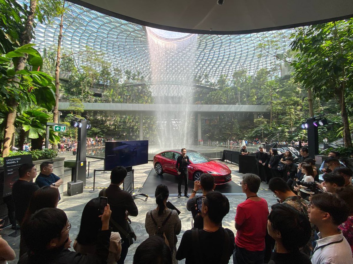 CJsGotToGo's tweet image. Model 3 Highland/Refresh spotted in Singapore 🇸🇬 

#model3 #tesla #model3refresh #teslamodel3 #teslasg @darenyoong