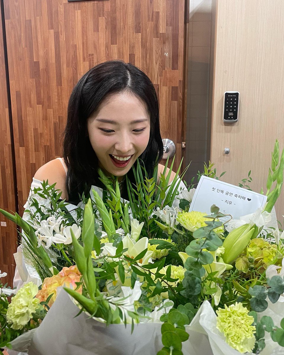 haseul_lq's tweet photo. withaseul instagram update https://t.co/SsZ9w3N48W