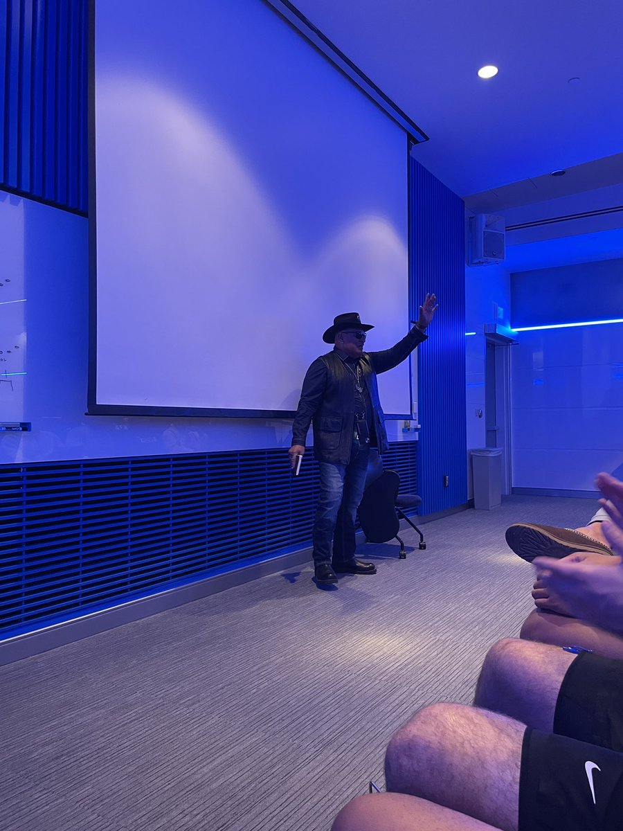 Tom Sitake tweet media