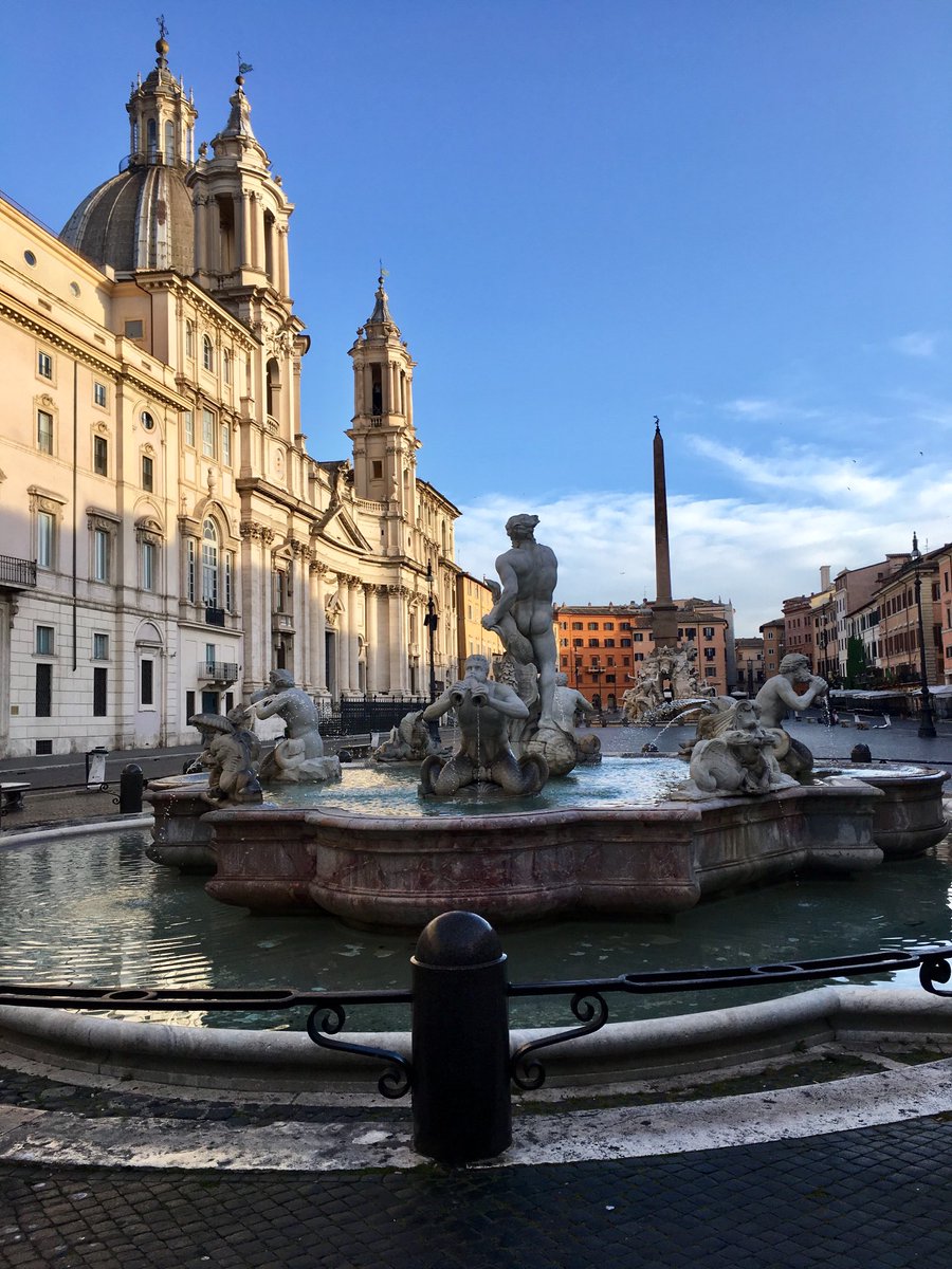 Il dono di passeggiare per #Roma 🤍 all'alba... 
✨pace e serenità✨

#PiazzaNavona
#Rome