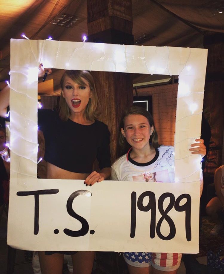 morganlan21's tweet photo. @taylornation13 throwback to my first concert and best night of my life. 
From 13 to 22😉 
OOTW is one of my all time favorite and I missed it during 1989 show(for good reason, thank u mama swift) so the fact we got on nash2 was everything
#1989TaylorsVersion https://t.co/34wu7iqlmM