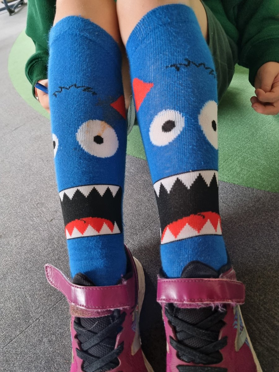 CleverKindy's tweet photo. #socktober https://t.co/rJOOxyVs5R