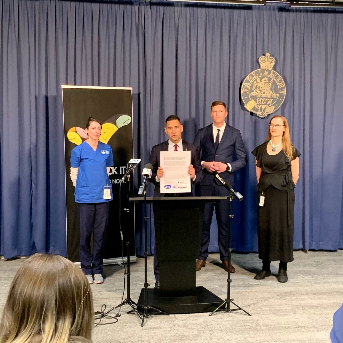 Yesterday, Unharm stood with @RACGP @nswnma @TheRACP @HSUNSW @ASMOFnsw and @AlexGreenwich to call on @ChrisMinnsMP to get drug checking up and running this summer. Drug checking is proven + effective. Delaying is putting lives at risk.