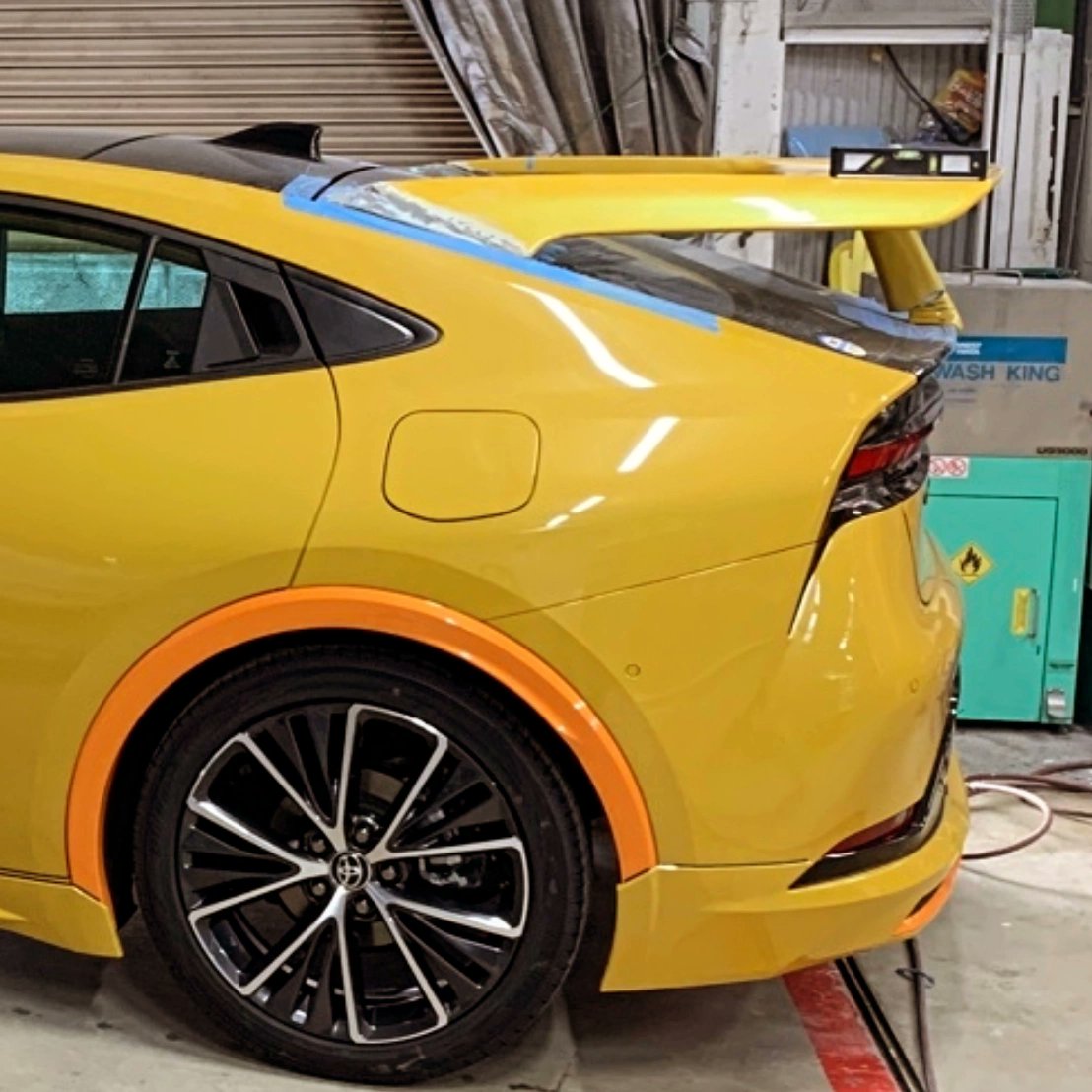 yellowPRIUS's tweet photo. 羽が無いプリウスはエコカーだ。
羽があるプリウスは良く訓練されたエコカーだ😀ホント改造は地獄だぜ🔫
・・・羽もネタも３回目

#たんぽぽ倶楽部_きいろ組 #たんぽぽ倶楽部 #きいろ組 #プリウス #プリウス60 #prius #prius60 #トヨタグラム #60プリウス #新型プリウス #ランティス #マツダスピード https://t.co/zZeA9czky0