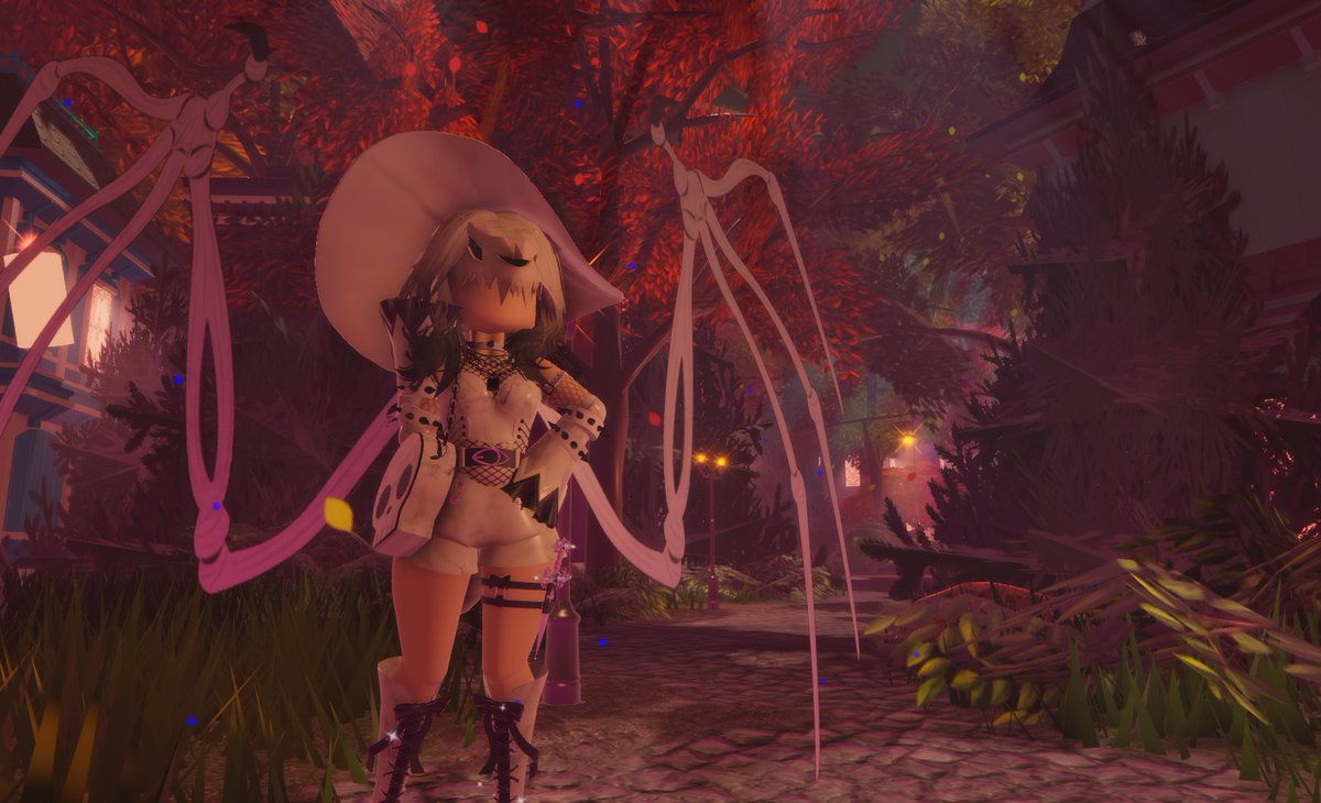 Donut_Snatcher's tweet photo. @RoyaleHighValks More of a year-round fit, but she's looking spooky https://t.co/3ypQNw8tiX