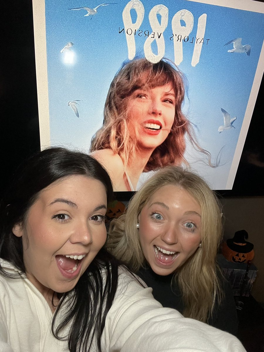 queenallyjo's tweet photo. @taylornation13 Welcome 1989 Taylor’s Version we’ve been waiting for you #1989TaylorsVersion @taylornation13 @taylorswift13 https://t.co/PLOqAKLelz