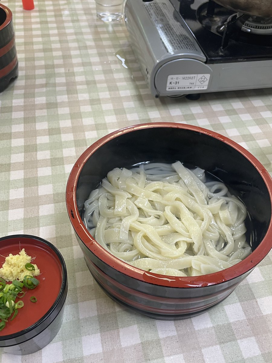 p8eks's tweet image. 今日から3日間琴平ツアー☀
まずは東京組でうどん作り！
いっぱいうどん食べまくるぞー🥢

#好きがコトひらく町