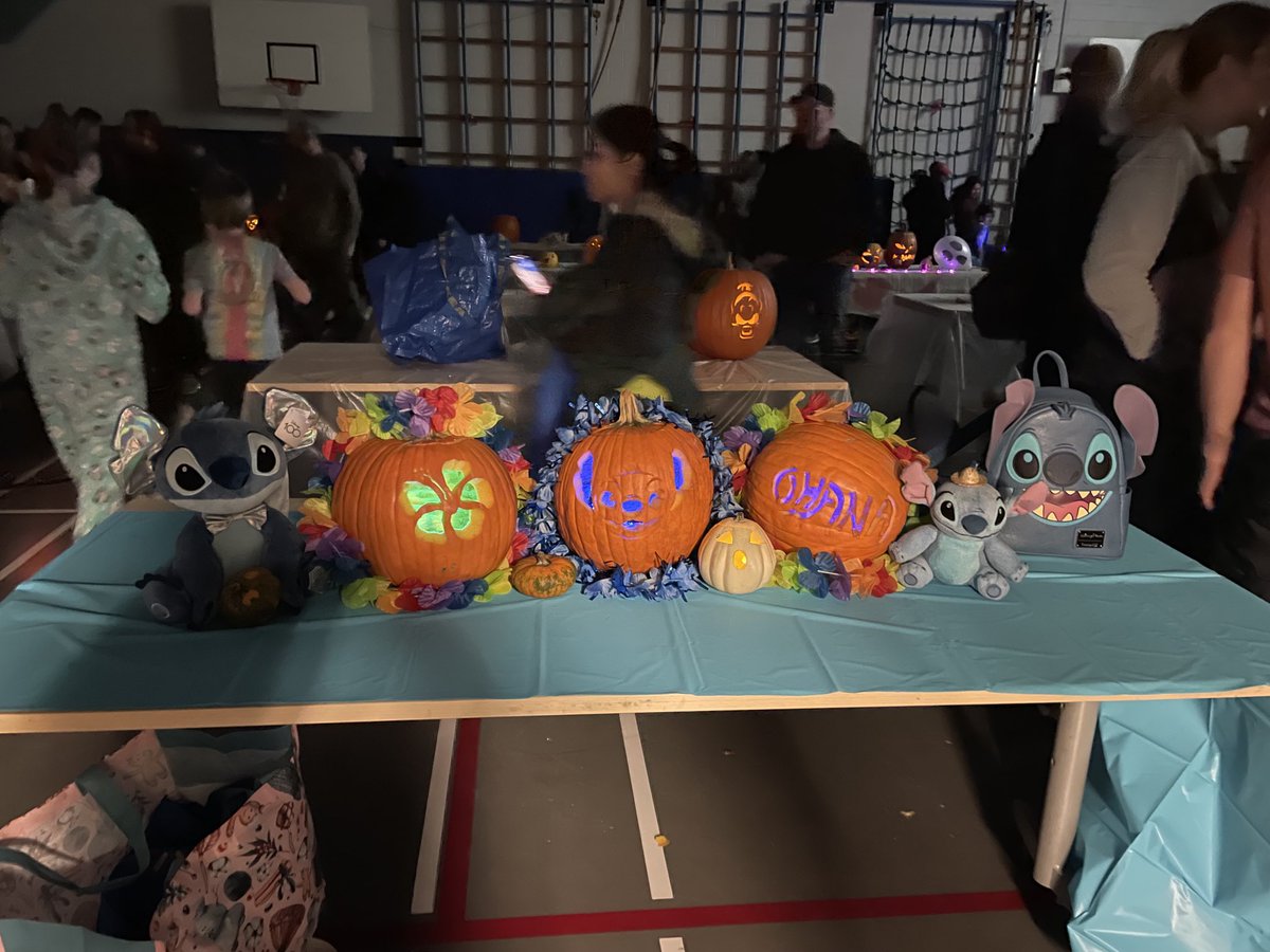 9700Cathy's tweet photo. ASIA North Pop pumpkin carving night! Amazing talent! ⁦@AbbotsfordSD⁩ ⁦@AbbyNews⁩ https://t.co/mzTozWt2xv