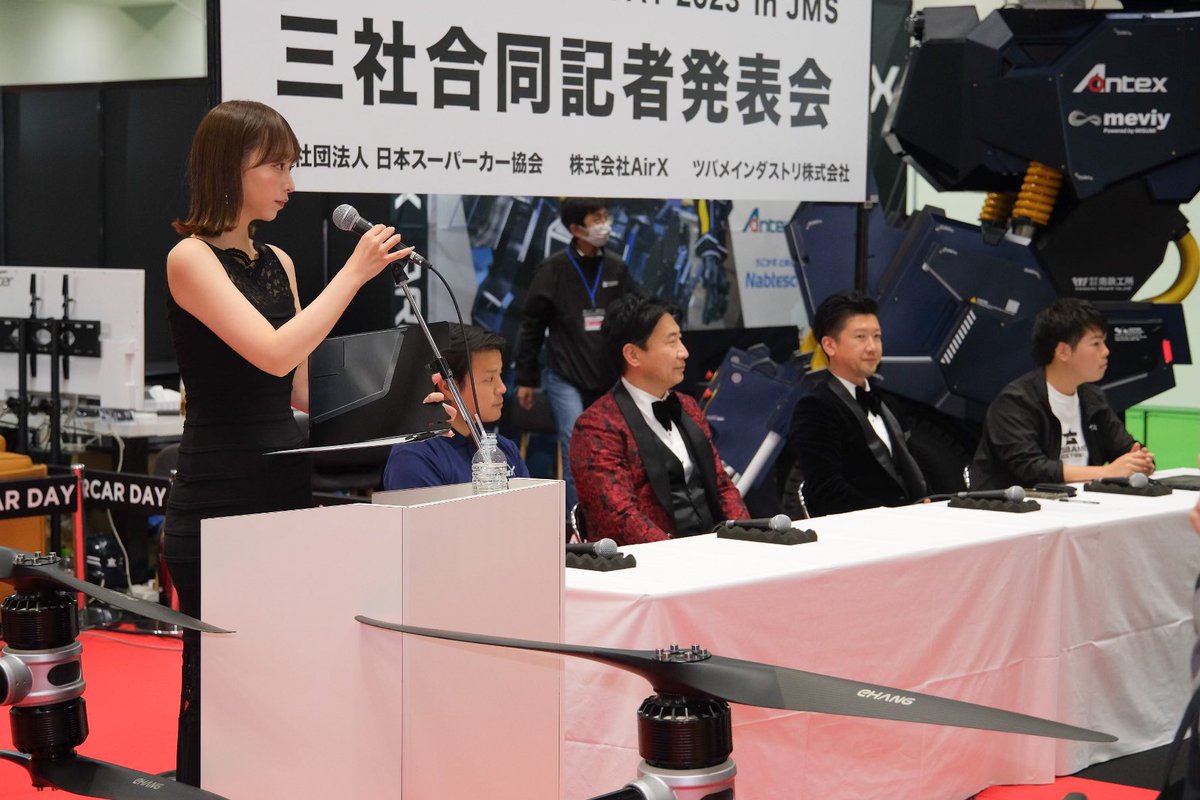 yuuka_kokubun's tweet photo. #ジャパンモビリティショー2023
三社合同記者発表会の司会を
務めさせていただきました🎤

明日からいよいよ一般公開です！
皆さん是非遊びに来てください☺️

#ジャパンモビリティショー
#日本スーパーカー協会
#公式アンバサダー https://t.co/8EpGHu1jPf