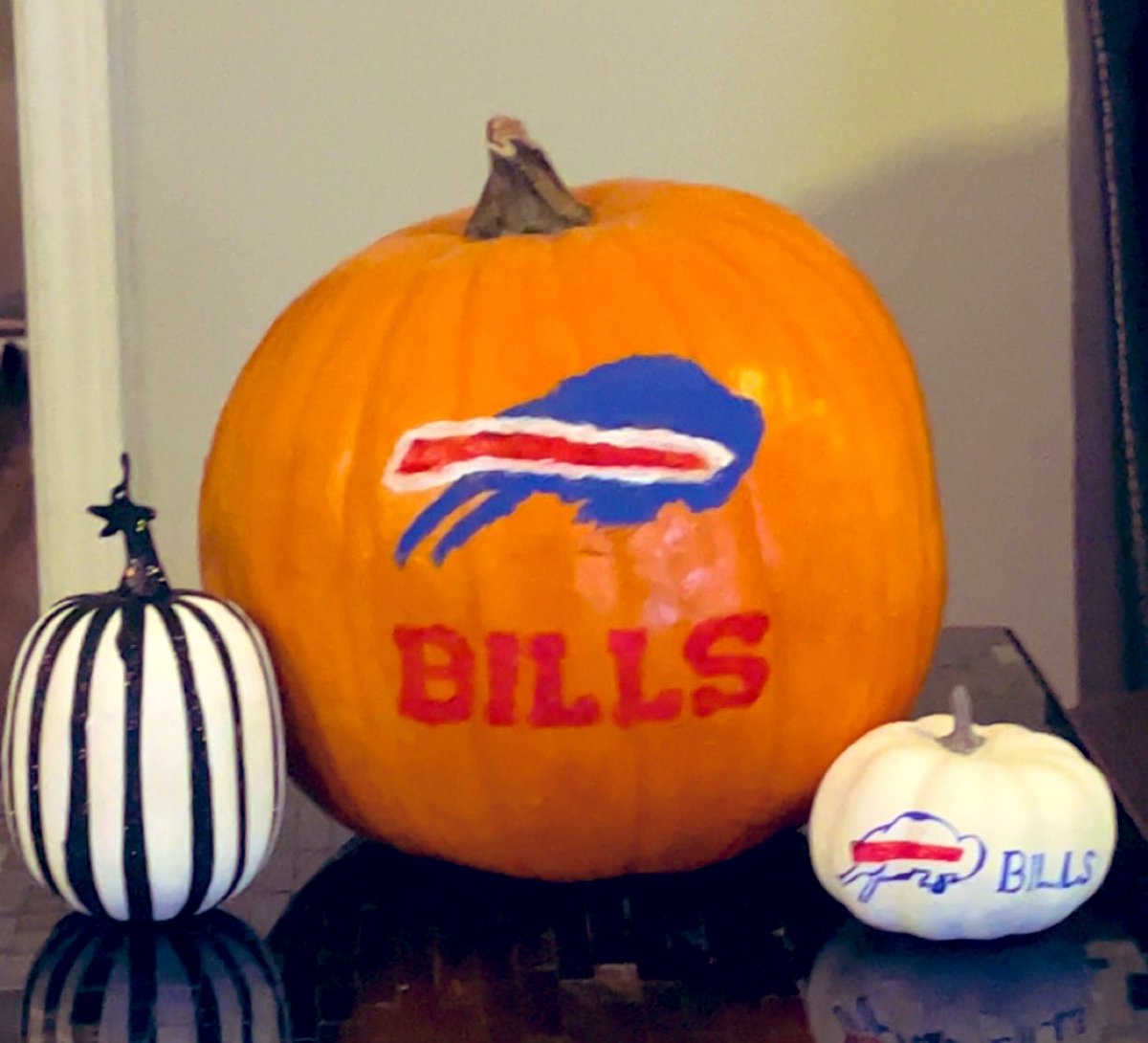 BuffMotivated's tweet image. “Let’s Go Shirt Off!”
“Lose the blazer!”
Happy Halloween Bills Mafia!

#Fitzpatrick 
#Billsmafia #BuffaloBills #JoshAllen #StefonDiggs #Kincaid #McDermott