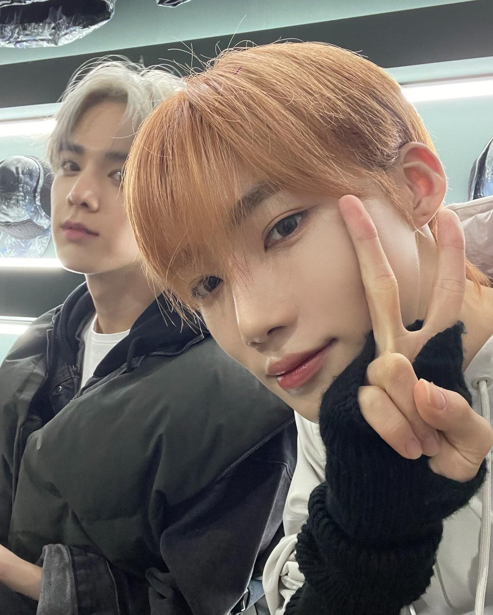 빵뉴 🤎🤍 에서 🤍🤎가 됐네...
사랑하면 닮는다더니 꾸준히 닮아가네 이거