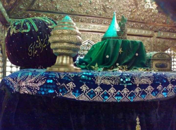 سایہ ہے میرے سرپہ یوں آلِ رسول کا

مُرشد میرے علی کے پِسر غوثِ پاک ہیں
#ShaykAbdulQadirTheTruthful