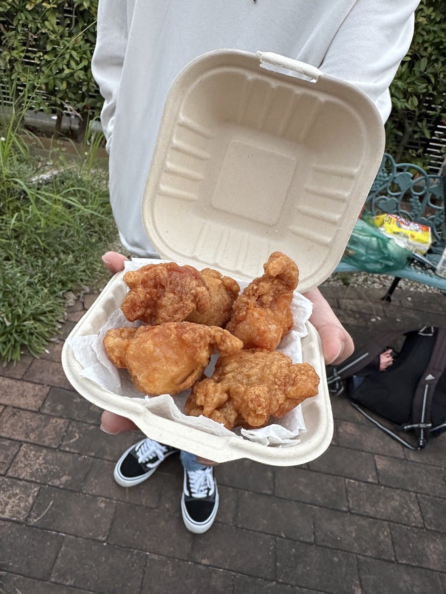 kurume_manken's tweet photo. 漫研は28日、29日のあのく祭に出店します！
唐揚げとポテトを販売する予定です！
ぜひお越しください〜！！！
（写真はイメージです）
#あのく祭　#久留米大学 #久留米大 https://t.co/iVQcAAMaJm