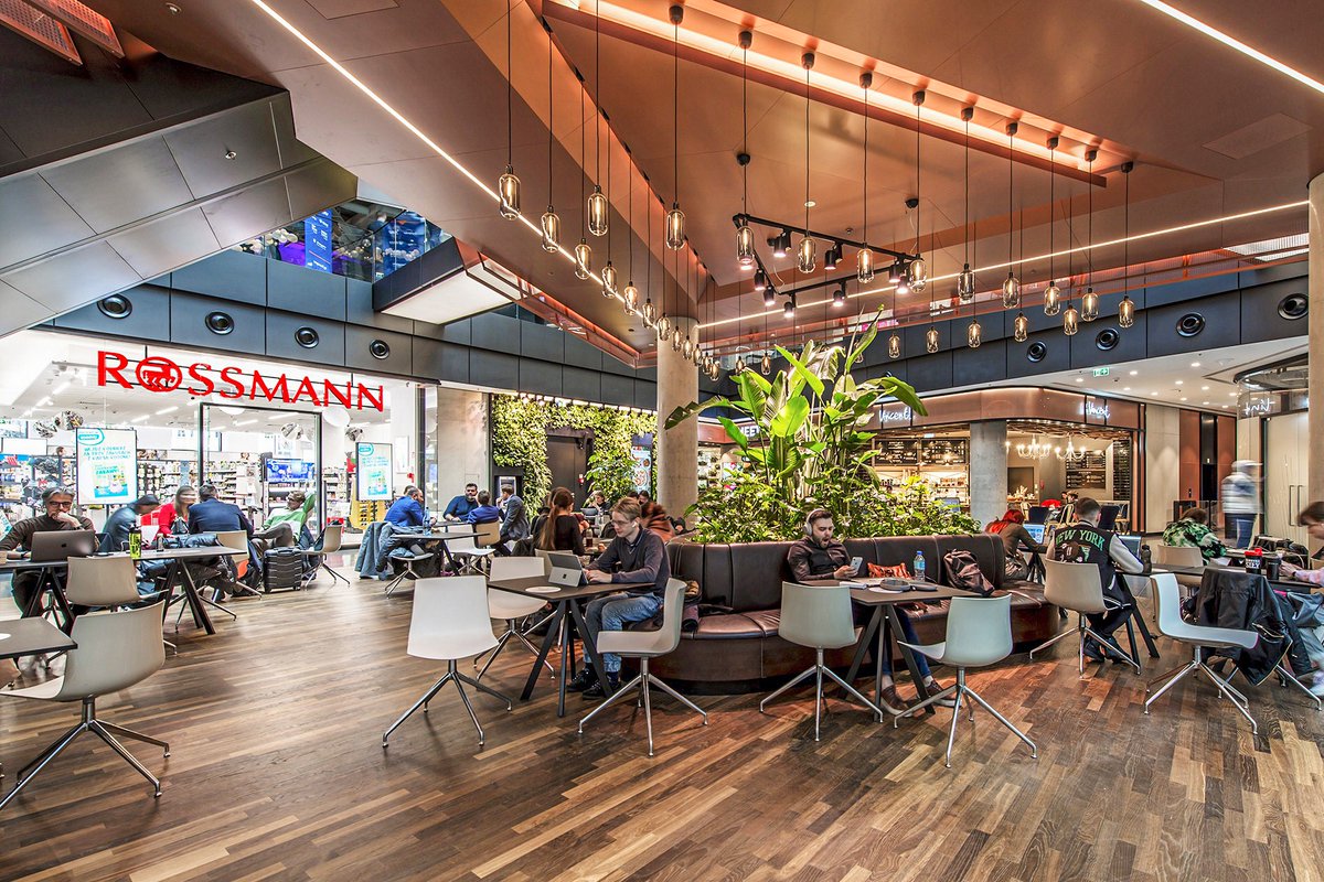 Polski oddział <a href="/Colliers/">Colliers</a> opublikował raport na temat handlu w biurowcach. Znajdziecie w nim głos naszej ekspertki oparty na doświadczeniu w wynajmie i zarządzaniu takimi budynkami jak #Varso Place czy #Forest. ➡️ colliers.com/pl-pl/research…