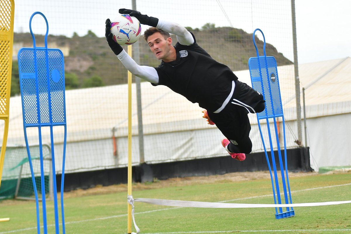 🧤⚽️💨 #MirandésCartagena