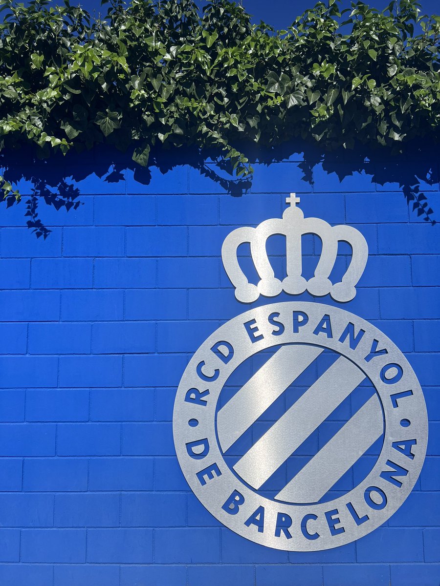 MrStevensPE1's tweet photo. Aaaaaaaand half term has begun! Back in the UK after an unbelievable trip to Spain. Providing 40 students with an opportunity of a lifetime at RCD Espanyol Academy was so worth it ⚽️🇪🇸 https://t.co/E8148r4DzL
