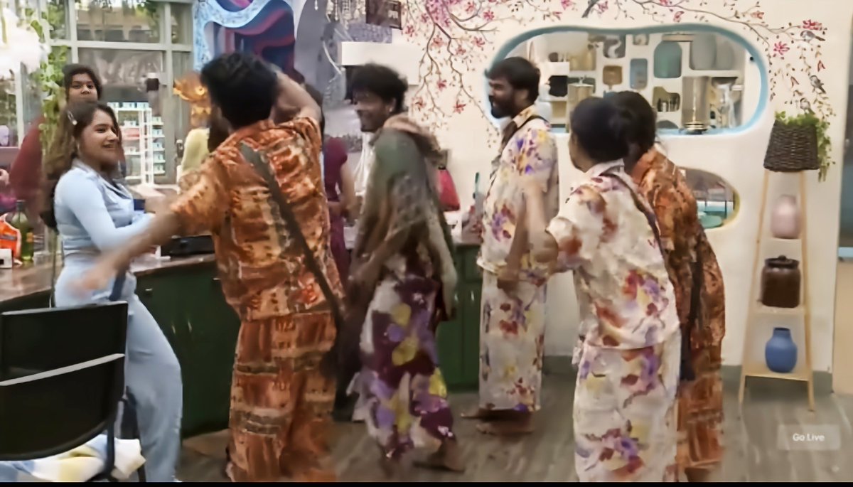 VidyaV007's tweet photo. Entire vaalu gang is in small boss house 😂😂.
#Pradeep #Jovika #Nixen #Ashya #Mani #Raveena #Maya #CoolSuresh #Yugendran
#BiggBossTamil7 #biggbosstamil #BiggBoss7Tamil https://t.co/bgyukzO1mQ