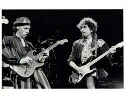 msf92165's tweet image. "I wish I’d have been a doctor/Maybe I’d have saved some life that had been lost/Maybe I’d have done some good in the world/’Stead of burning every bridge I crossed..." Happy Birthday #Infidels, released #OTD 10/27/1983 #BobDylan #MarkKnopfler #vinylrecords