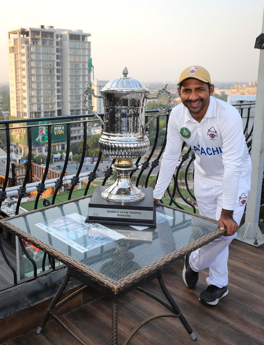 @SarfarazA_54 Captain with the trophy 🙌©️ #QeAT