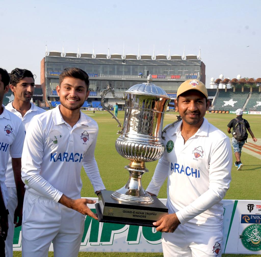 Aaliyan09's tweet photo. Quaid-e-Azam Trophy 2023 - Champions 🏆

@SarfarazA_54 Kaptaan 🙌 https://t.co/EOc2PwUAlz