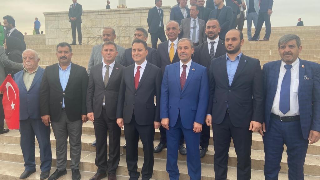 DevaSincan's tweet photo. Cumhuriyetin 100.yılı genel başkanımız Ali Babacan, ilçe başkanımız Halil Aslan ve teşkilatımız ile birlikte Anıtkabir'e çıktık.🇹🇷
Bu vesile Cumhuriyetimizin 100. Yılını kutluyoruz.🇹🇷
@alibabacan @avidrissahin @hasankaraltr @erginsadullah @nutkuakin @halilaslan06 @devaankarada https://t.co/Yu7zC5pik3