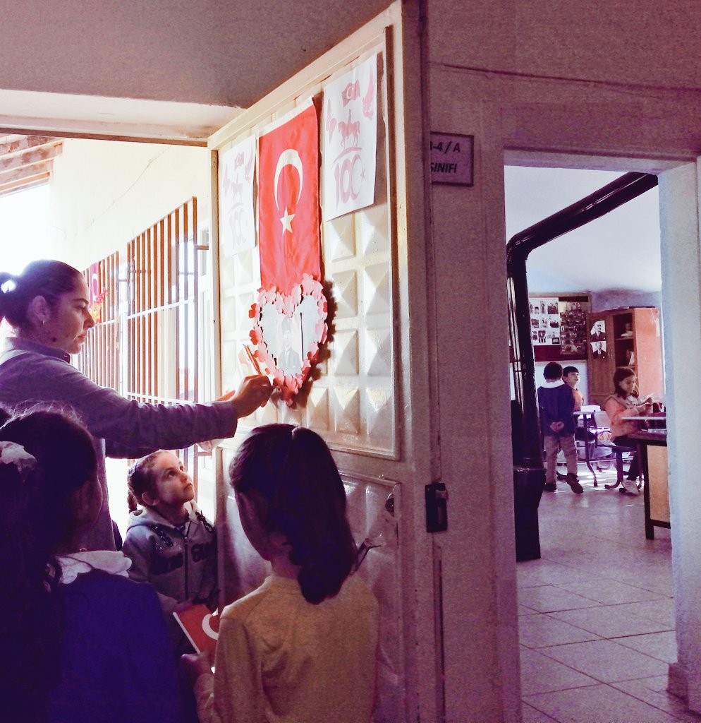 ArzEkr's tweet photo. 🇹🇷🇹🇷🇹🇷
#CUMHURIYETİMİZ100Yaşında
#29EkimCumhuriyetBayramı
@tcmeb
@samsunmem
@vezirkoprumem
#baklailkokulu https://t.co/PXj8673ddp