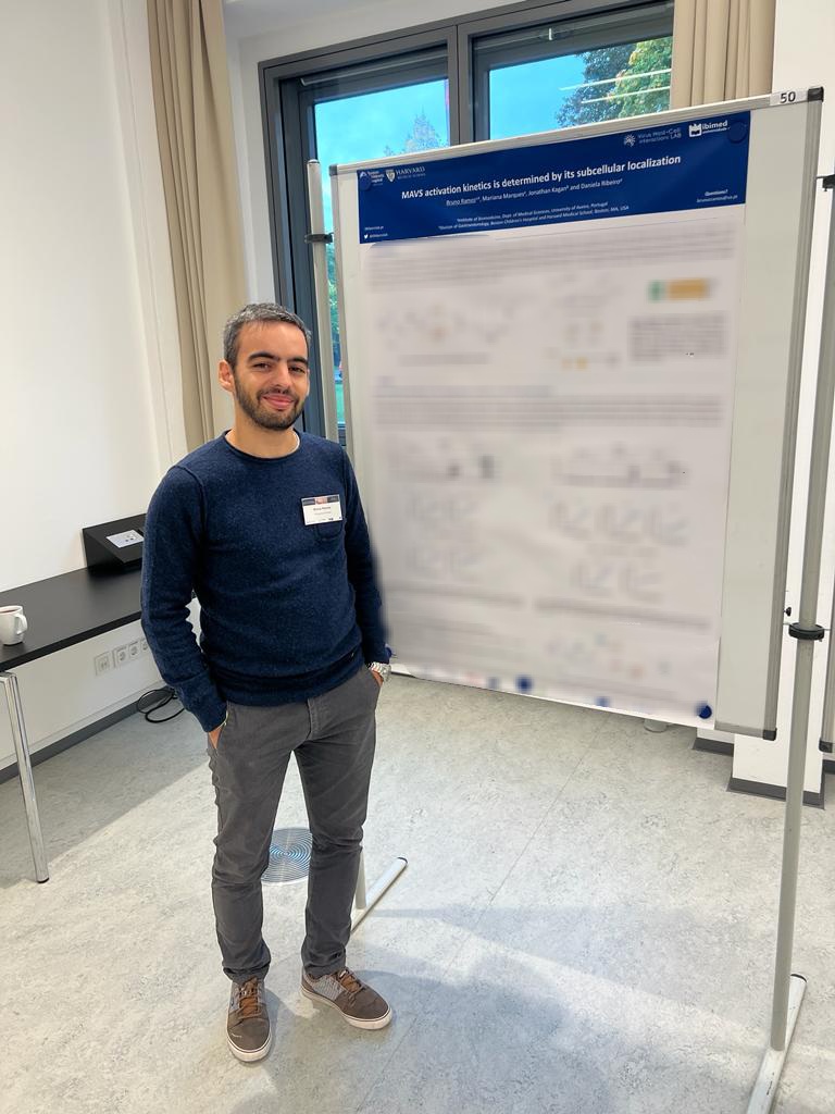 🧫🔬Really enjoying the Nucleic Acid Immunity Meeting 2023 in Dresden!
📍Check out <a href="/virusesfloattoo/">Bruno</a> poster #50!
#virushostinteractions #antiviraldefense #peroxisomes
<a href="/ibimed_ua/">Institute of Biomedicine - iBiMED</a> <a href="/UnivAveiro/">Universidade Aveiro</a> <a href="/viral_epi/">EpiViral</a>