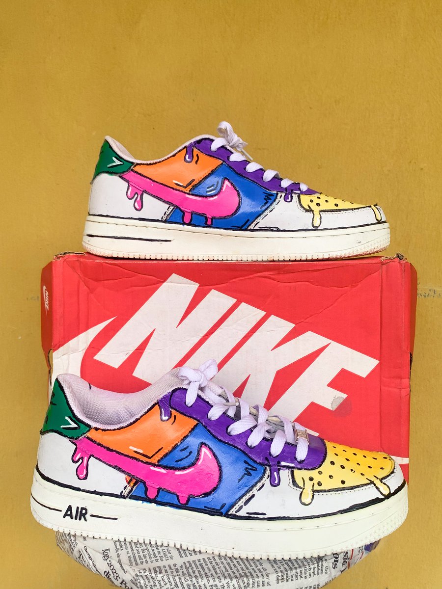 honchotheartist's tweet photo. Call me the Messiah, cos I bring the dead back to life✨
Transformed an old @nike Air Force 1 into this beaut💥💥

#sneakerhead #custom #customs #customshoes #customsneakers #sneakers #nike #airforce #airforceone #af1 #af1custom #swoosh #customaf1 #kickstagram #sneakerartist https://t.co/8cfyzcu16L