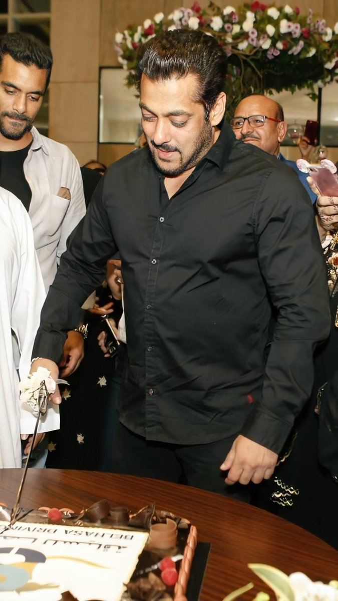 Iftykhan15's tweet photo. Megastar #SalmanKhan #Tiger3 #TwoMonthsToSALMANsBDAY https://t.co/n6sbKa9S2d