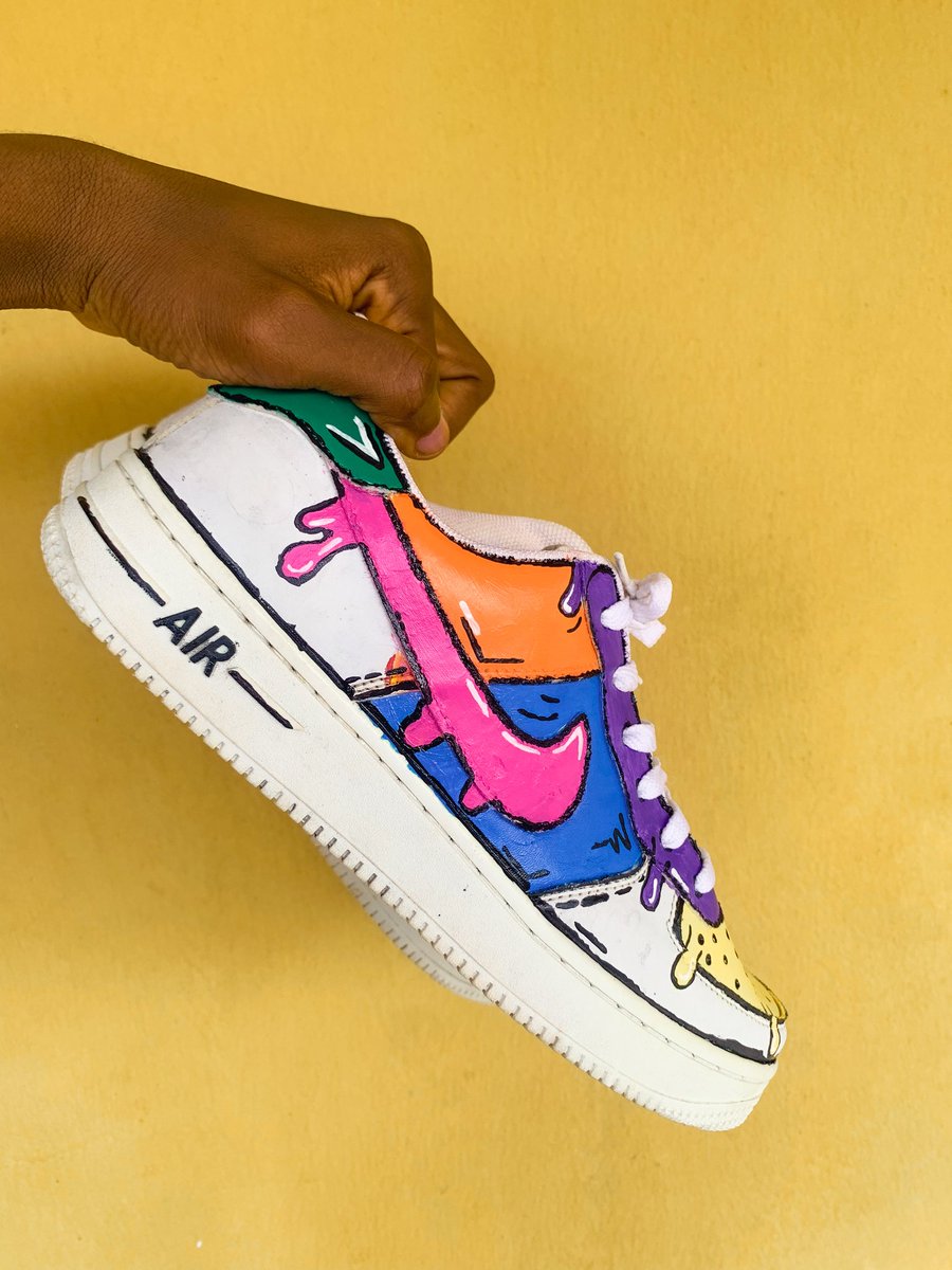 honchotheartist's tweet photo. Call me the Messiah, cos I bring the dead back to life✨
Transformed an old @nike Air Force 1 into this beaut💥💥

#sneakerhead #custom #customs #customshoes #customsneakers #sneakers #nike #airforce #airforceone #af1 #af1custom #swoosh #customaf1 #kickstagram #sneakerartist https://t.co/8cfyzcu16L