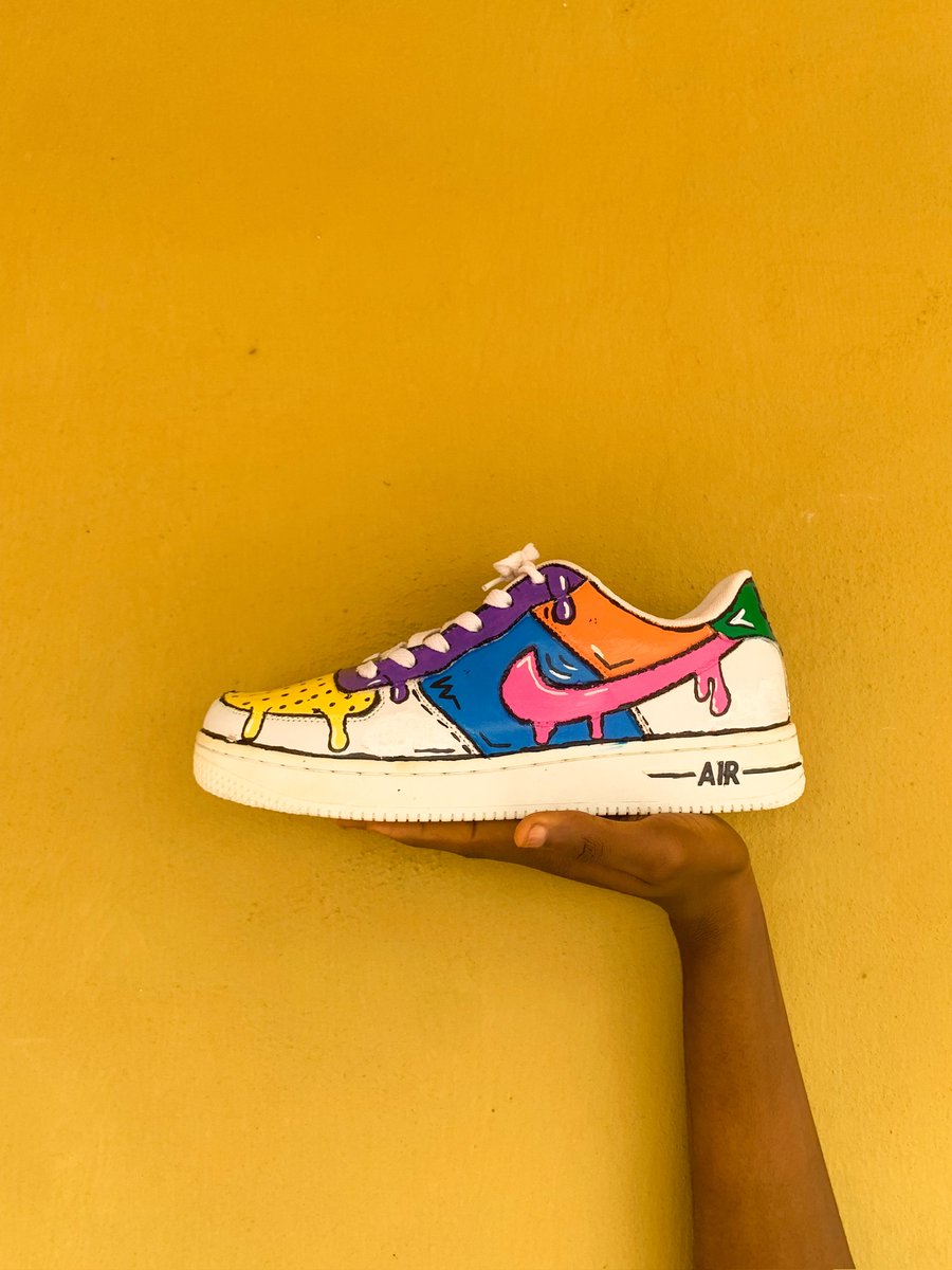 honchotheartist's tweet photo. Call me the Messiah, cos I bring the dead back to life✨
Transformed an old @nike Air Force 1 into this beaut💥💥

#sneakerhead #custom #customs #customshoes #customsneakers #sneakers #nike #airforce #airforceone #af1 #af1custom #swoosh #customaf1 #kickstagram #sneakerartist https://t.co/8cfyzcu16L