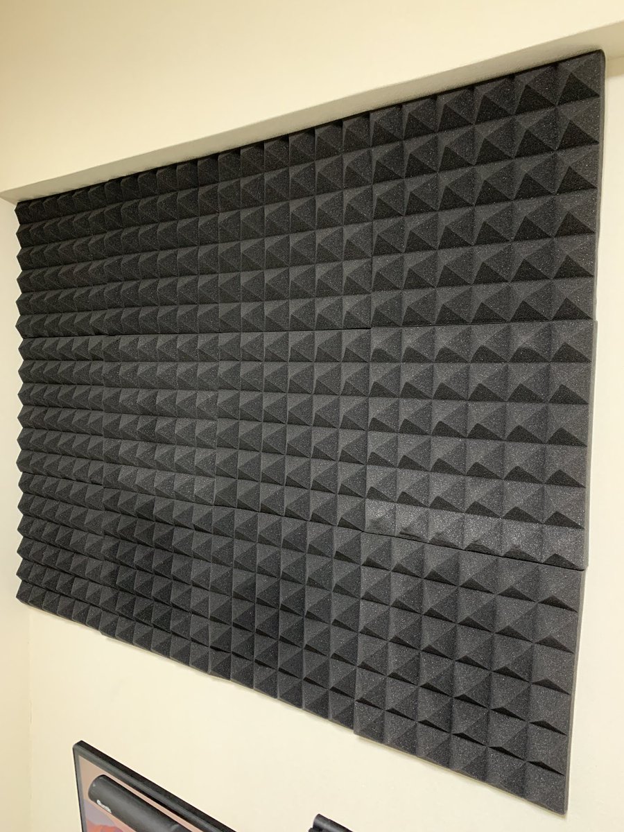 皆様お疲れ様です。
昔買った激安ゲーミングマウスが重いと感じるカーリーです。

「弘法筆を選ばず」とはいうものの、長く使っていると嫌な点に耐え切れなくなることが多いので、ちょくちょく道具には投資しますが、皆様は如何でしょう？

貼付画像は、壁に吸音材をようやく貼ったものになります😀