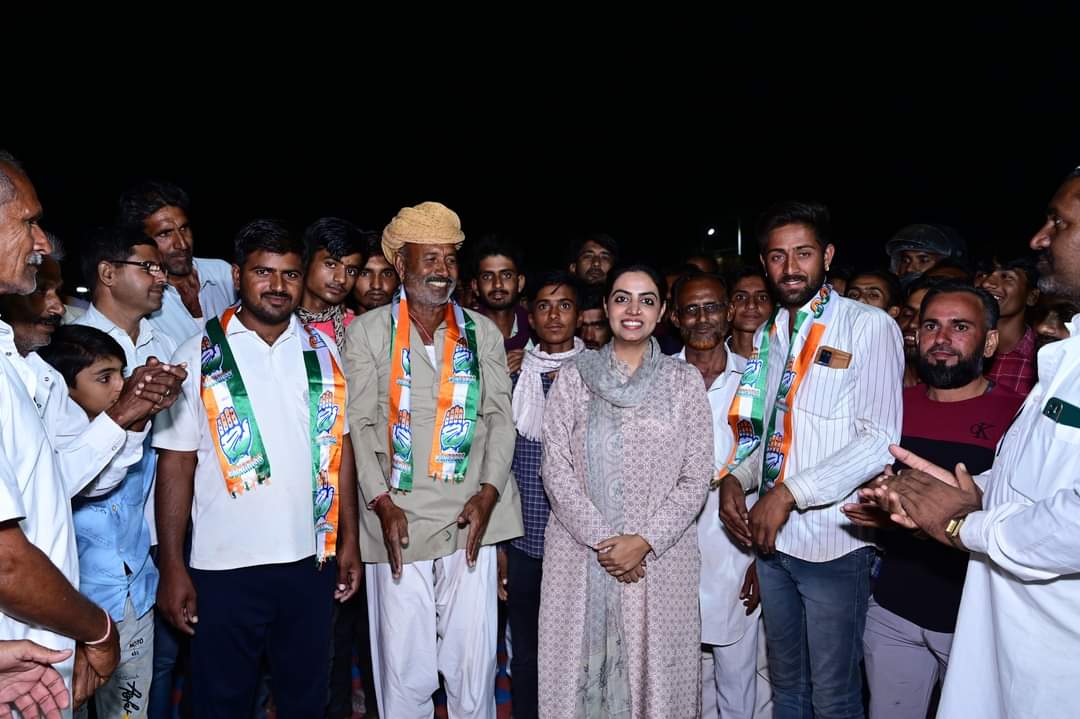 DivyaMaderna's tweet photo. कल जनसम्पर्क के दौरान विभिन्न ग्राम पंचायतों से आये साथियों ने सदस्यता ग्रहण कर कॉंग्रेस परिवार को ज्वाइन किया। आप सभी का कांग्रेस परिवार में हार्दिक स्वागत है।

मुझे पूर्ण विश्वास है कि आप सभी कांग्रेस पार्टी की विचारधारा को जन-जन तक पहुंचायेंगे। आप सभी को हार्दिक बधाई एवं शुभकामनाएं।

#divyamadernaphirse #CongressFirSe
#missionosian2023 #DivyaKaIradaOsianKaVikas #OsianKiDivya #osian #Congress