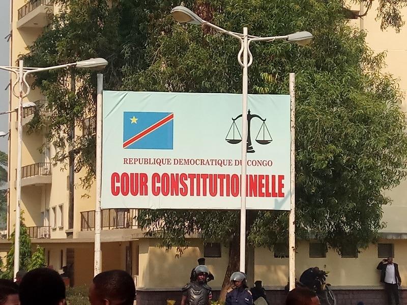 IsralMutombo11's tweet photo. #Justice : La Cour constitutionnelle, siégeant en matière de contentieux de candidature à l'élection présidentielle, débute à Kinshasa ce vendredi 27 octobre le traitement les requêtes en contestation. Ainsi 12 candidats dont Félix Tshisekedi et Moïse-Katumbi sont appelés à comparaître ainsi que la CENI.